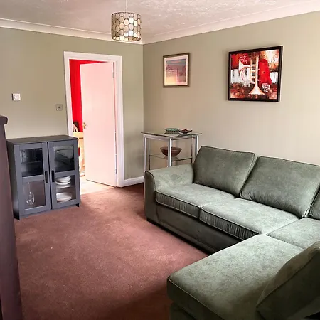 Comfortable 2bed Nr Centre And Parking *