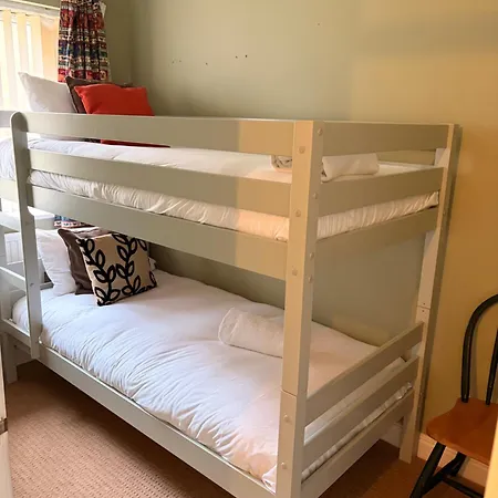 Comfortable 2bed Nr Centre And Parking *