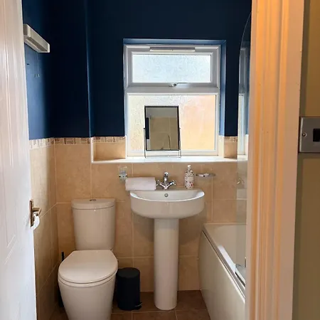Comfortable 2bed Outside Ulez, With Parking Semesterbostad Bristol