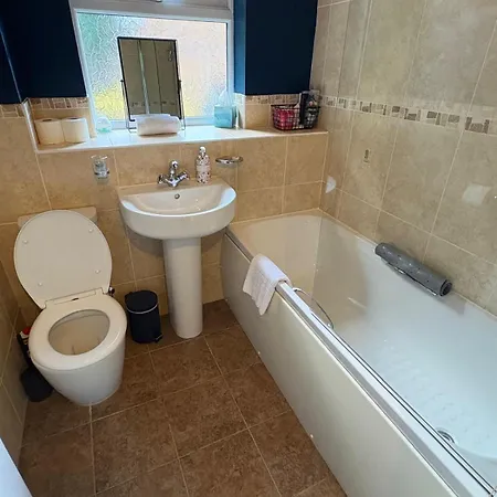 Comfortable 2bed Outside Ulez, With Parking Ferienhaus *