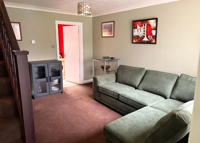 Comfortable 2bed Nr Centre And Parking *